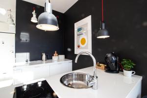 Kuchyňa alebo kuchynka v ubytovaní Qbik Loft Modern Apartment