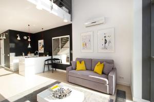 Posedenie v ubytovaní Qbik Loft Modern Apartment