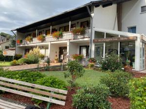 a building with a bench in front of it at Pension & Café Meine Sonne Sole Mio in Bad Sooden-Allendorf