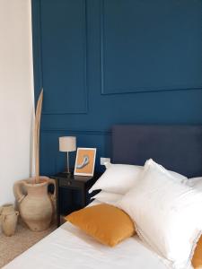 A bed or beds in a room at MONART HOSPITALITY Cavour