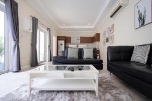 Posezení v ubytování Majestic Residence Pool Villas 2 Bedrooms Private Beach