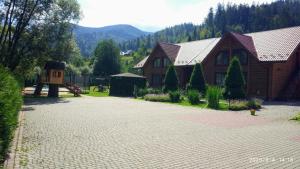 a house with a driveway in front of a house at Mini Hotel Zakrut in Tatariv