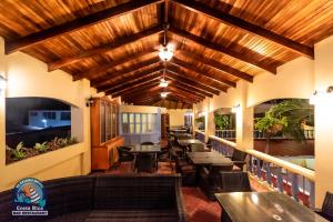 Телевизор и/или развлекательный центр в Hotel El Velero