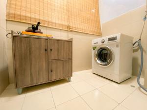 a laundry room with a washer and a washing machine at Maison life 小居屋 The Loft Imago in Kota Kinabalu