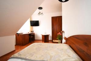 En eller flere senge i et værelse på Kraina Jezior