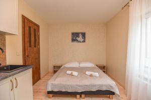 Llit o llits en una habitació de KUBU Loft