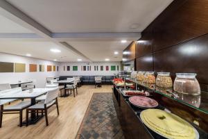 Comida no hotel ou em algum lugar perto