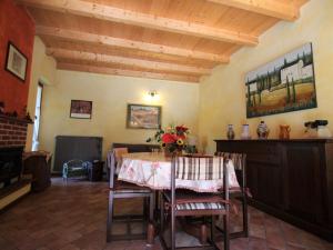 ห้องอาหารหรือที่รับประทานอาหารของ Holiday Home Casa Mulino by Interhome