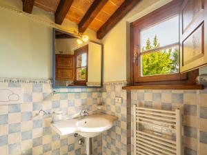 Koupelna v ubytování Holiday Home I Pioppi - CMA108 by Interhome