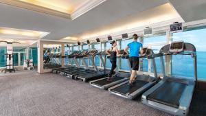 Das Fitnesscenter und/oder die Fitnesseinrichtungen in der Unterkunft Harbour Grand Kowloon