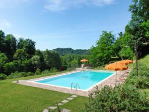 Bazén v ubytovaní Holiday Home La Gora by Interhome alebo v jeho blízkosti