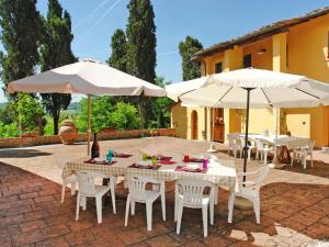 Patio alebo iná vonkajšia časť ubytovania Holiday Home La Gora by Interhome