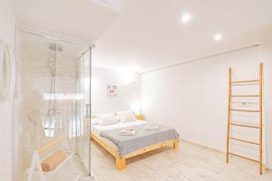 Ένα ή περισσότερα κρεβάτια σε δωμάτιο στο SUNCASTLE APARTAMENTOS ALICANTE -With Sunny Rooftop Terrace And Barbecue