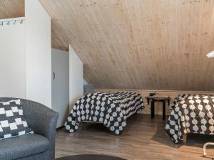 Posezení v ubytování Holiday Home Päivänsäde 8 lapinkulta by Interhome