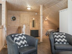 Posezení v ubytování Holiday Home Päivänsäde 8 lapinkulta by Interhome