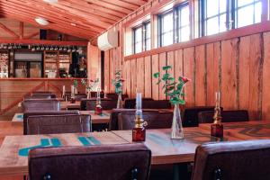 Restorāns vai citas vietas, kur ieturēt maltīti, naktsmītnē Bergakungen Stugby