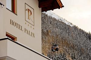 Nespecifikovaný výhled na hory nebo výhled na hory při pohledu z hotelu