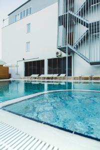 Bazén v ubytování Belsun Hotel nebo v jeho okolí
