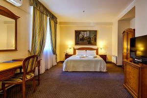 Postel nebo postele na pokoji v ubytování Art Hotel Academy