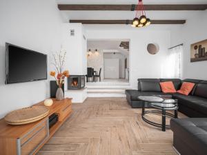 TV a/nebo společenská místnost v ubytování Holiday Home Marko by Interhome