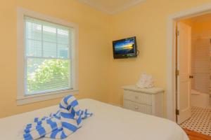 Ein Bett oder Betten in einem Zimmer der Unterkunft Key West Villas