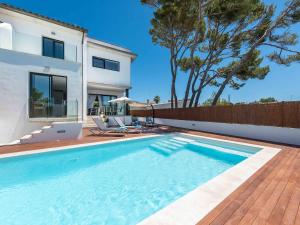 Bazén v ubytování Holiday Home Marianne by Interhome nebo v jeho okolí