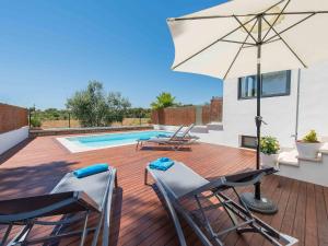 Bazén v ubytování Holiday Home Marianne by Interhome nebo v jeho okolí