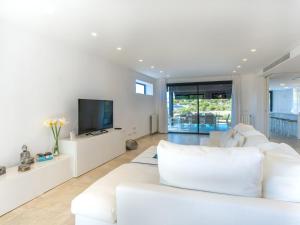 TV a/nebo společenská místnost v ubytování Holiday Home Marianne by Interhome