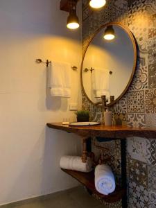 
A bathroom at Finca El Ocaso Salento

