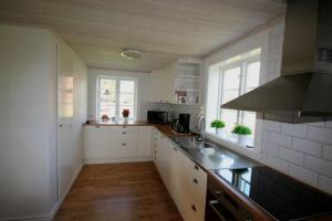 Кухня или кухненски бокс в Stuga Linnebråten
