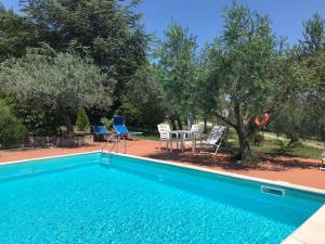 Bazén v ubytovaní Agriturismo Camiano Piccolo alebo v jeho blízkosti