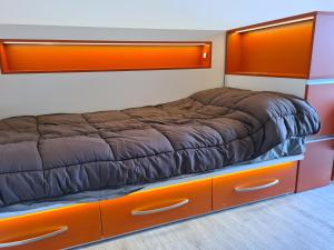 Postel nebo postele na pokoji v ubytování Apartaments Vicus 3 con vistas a la Plaza Mayor de Vic