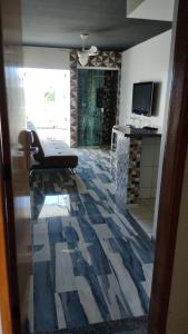 a living room with a blue and white floor at Paradise Rio Quente 517 in Rio Quente