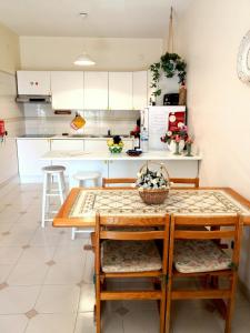 a kitchen and dining room with a table and chairs at Dreaming of Algarve in Porches