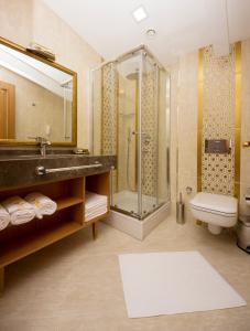 Koupelna v ubytování Aprilis Hotel - Special Category