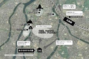 une carte d’une ville avec des villes et des signes dans l'établissement OUCHI HOTEL Takeya, à Hiroshima