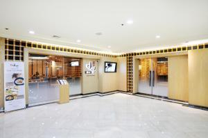 a lobby with glass doors and yellow tiles at Sono Hue Yangpyeong in Yangpyeong