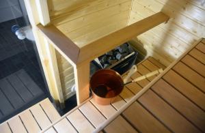 an overhead view of a sauna with a pot at Revontuli Resort Rooms in Hankasalmi