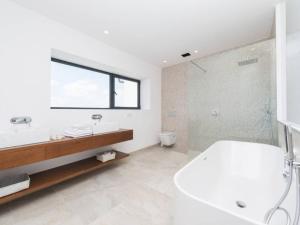 Koupelna v ubytování Holiday Home Marianne by Interhome