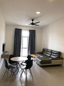 Χώρος καθιστικού στο Barrington Square 1 Room Apt @ Pasar Malam