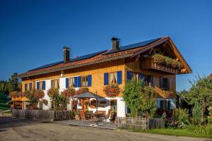 a house with a table and chairs in front of it at Haus Gorbach in Oberstaufen