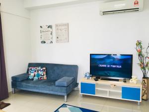 TV in/ali zabaviščno središče v nastanitvi D'Gunduls Homestay STUDIO by DGH I-CITY