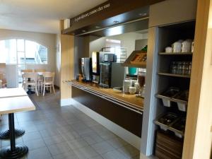 Küche/Küchenzeile in der Unterkunft B&B HOTEL Saint-Malo Centre
