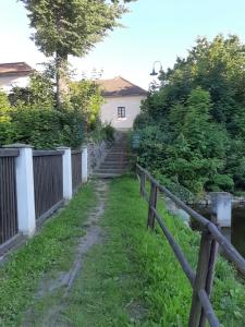 Vrt ispred objekta Atrium House - Netolice