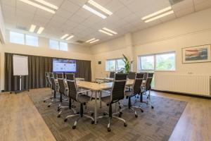 an office with a conference room with a table and chairs at Strandhotel Bos en Duin in Oostkapelle