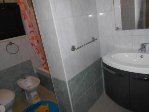 a bathroom with a sink and a toilet at Casa Batti in Oristano