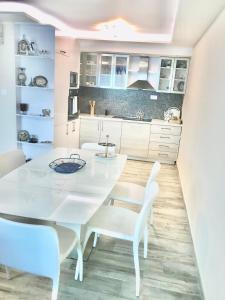 Kuchyň nebo kuchyňský kout v ubytování Lux Apartments Krasici