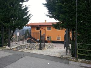 The building in which a vendégházakat is located
