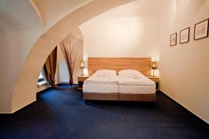 Postel nebo postele na pokoji v ubytování Hotel Zámecká Sýpka