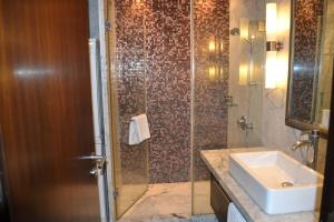 Ett badrum på Premier Prestige Bangalore